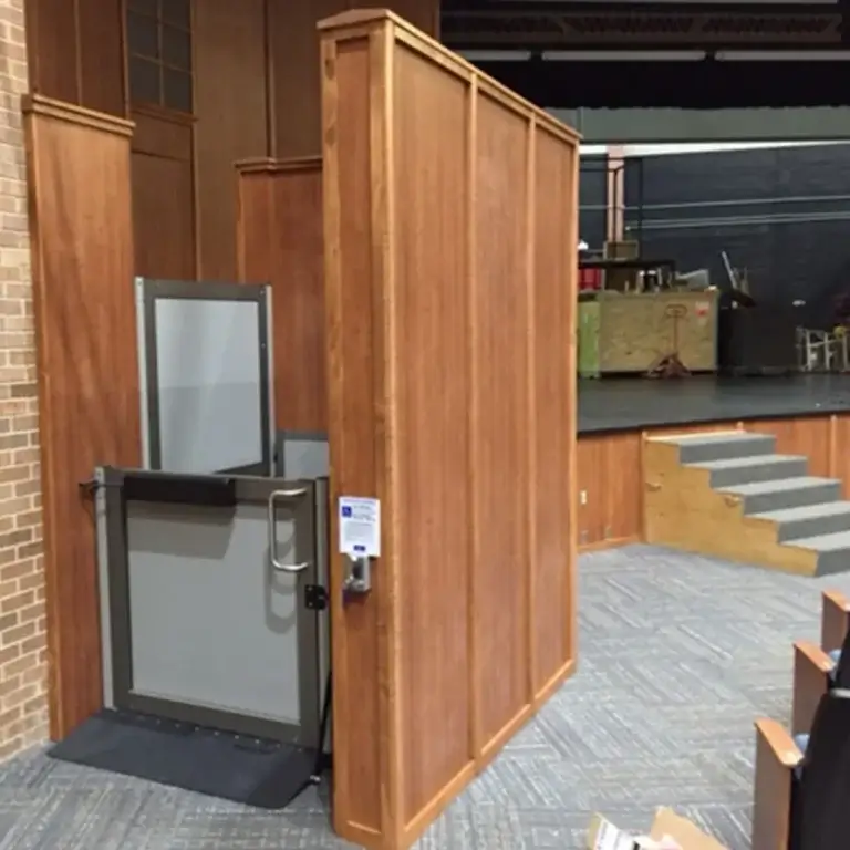 Vertical Wheelchair Lift(4)